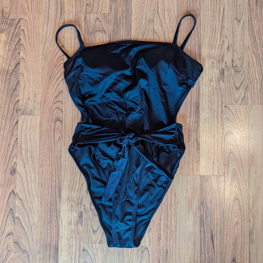 NWOT Victoria's Secret Tie Front One Piece Swimsuit in Black, Size Large